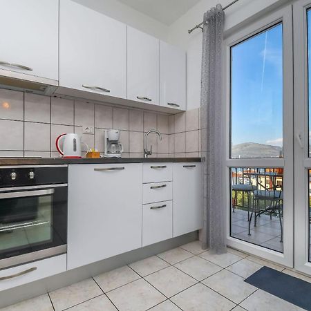 Apartment Mara Трогир Екстериор снимка
