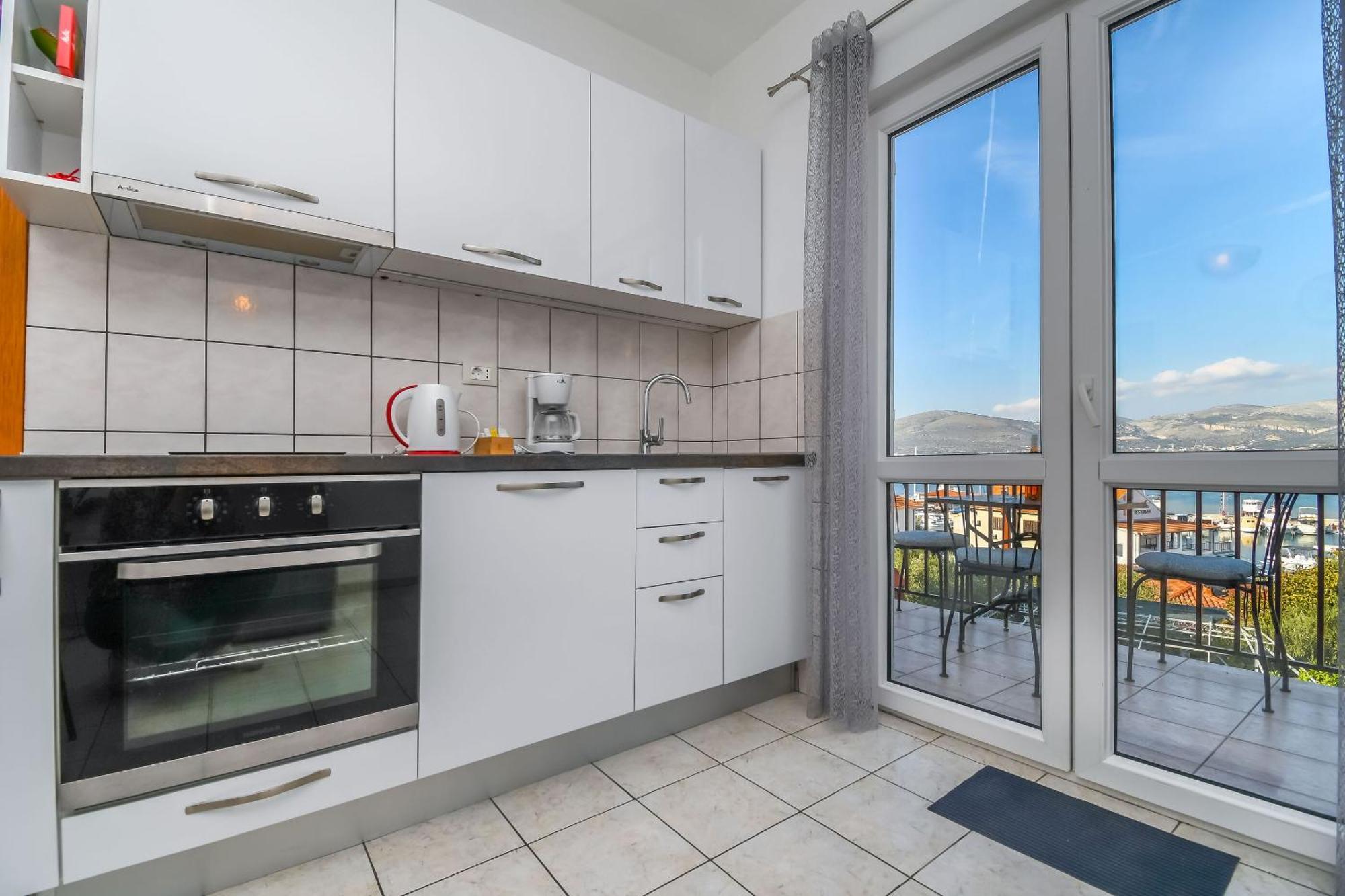 Apartment Mara Трогир Екстериор снимка