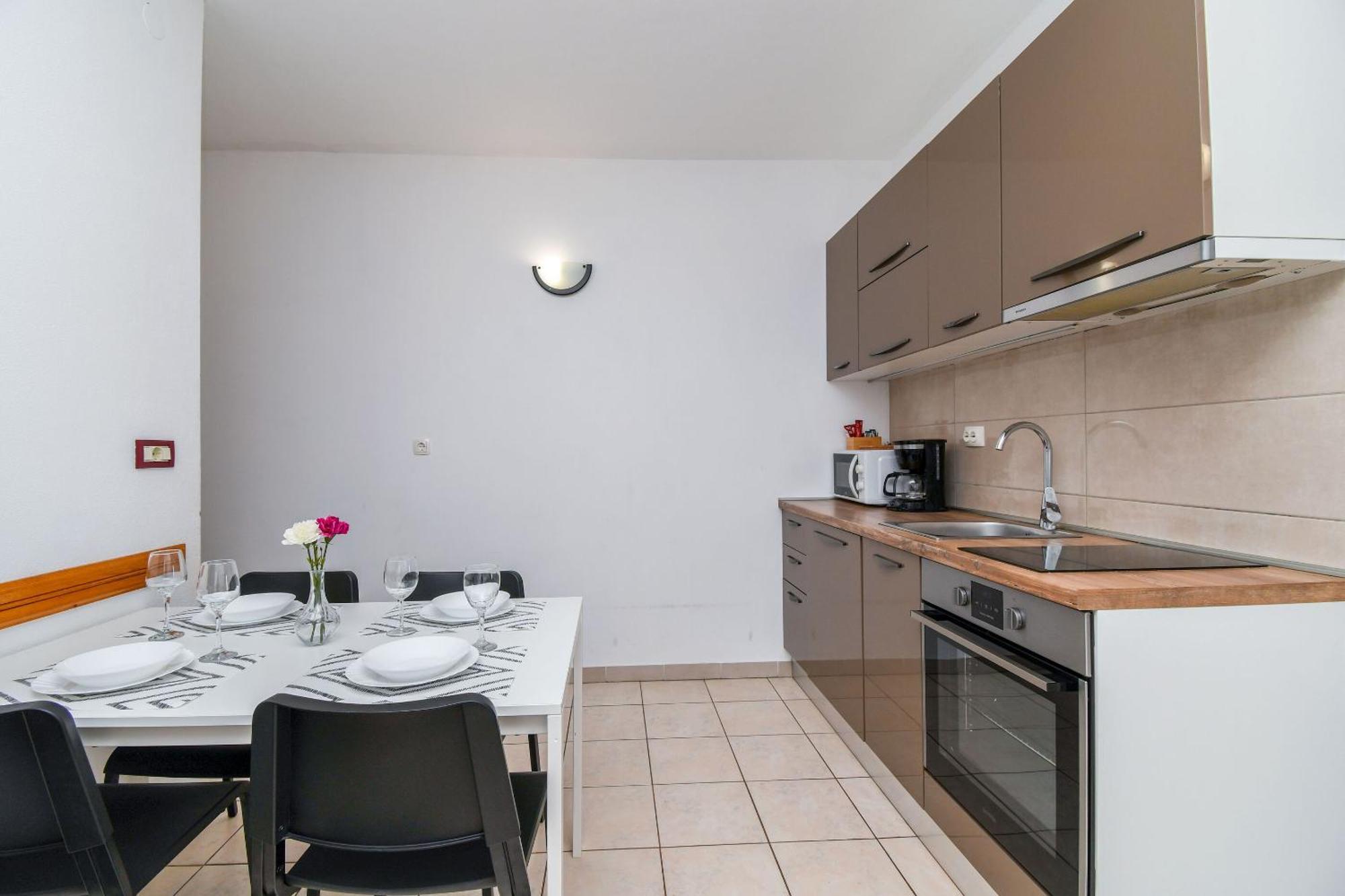 Apartment Mara Трогир Екстериор снимка