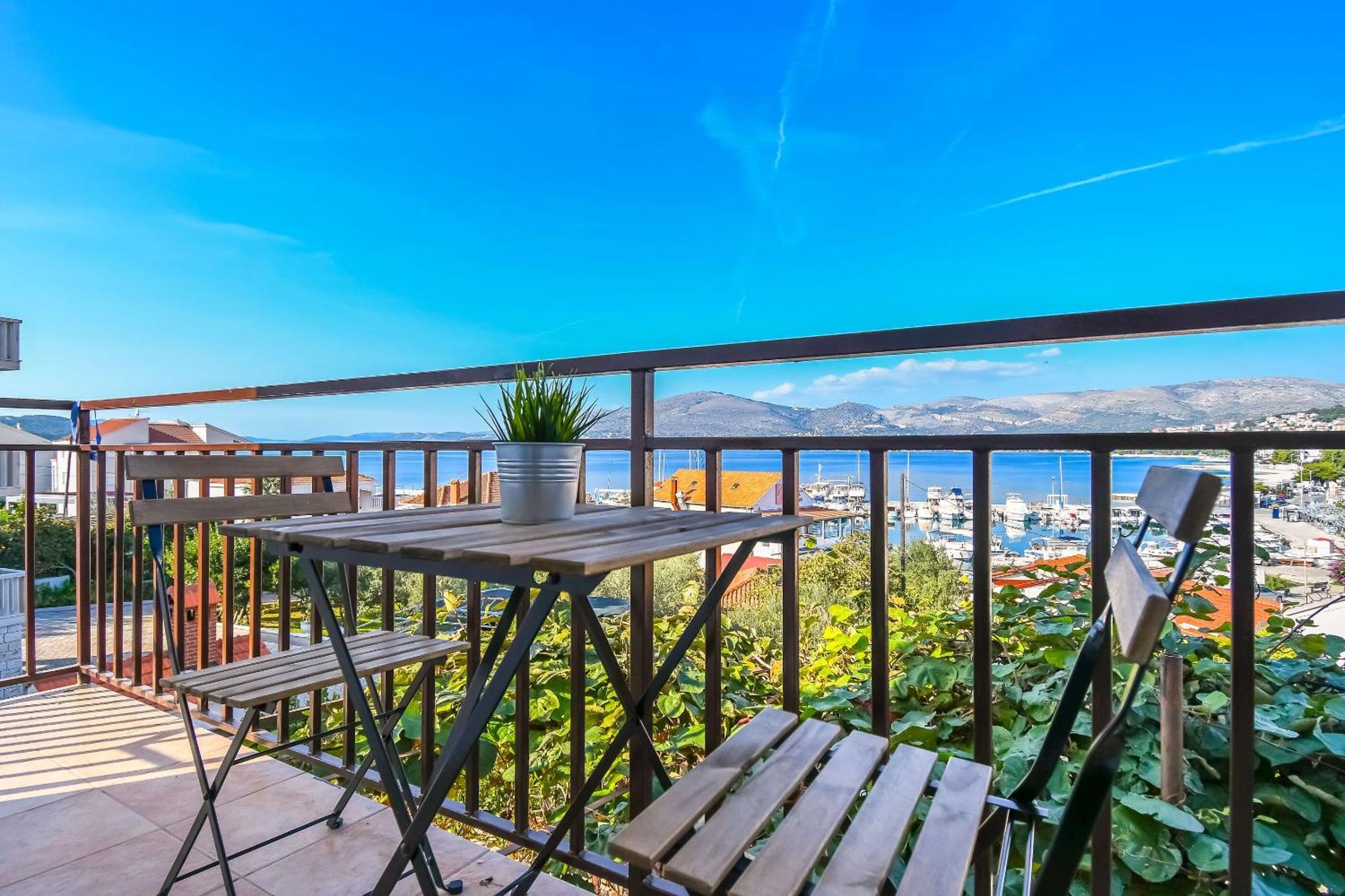 Apartment Mara Трогир Екстериор снимка