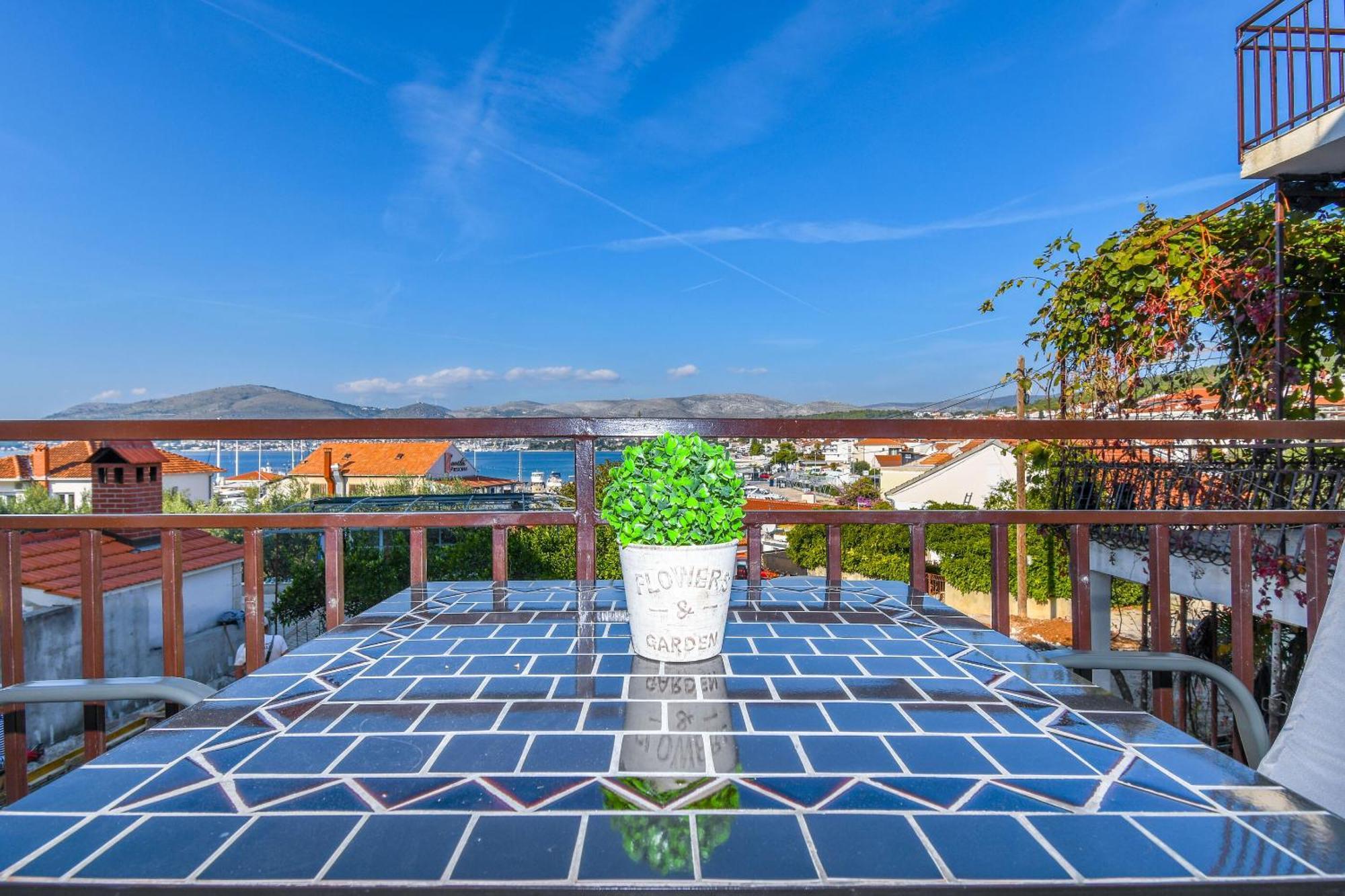 Apartment Mara Трогир Екстериор снимка