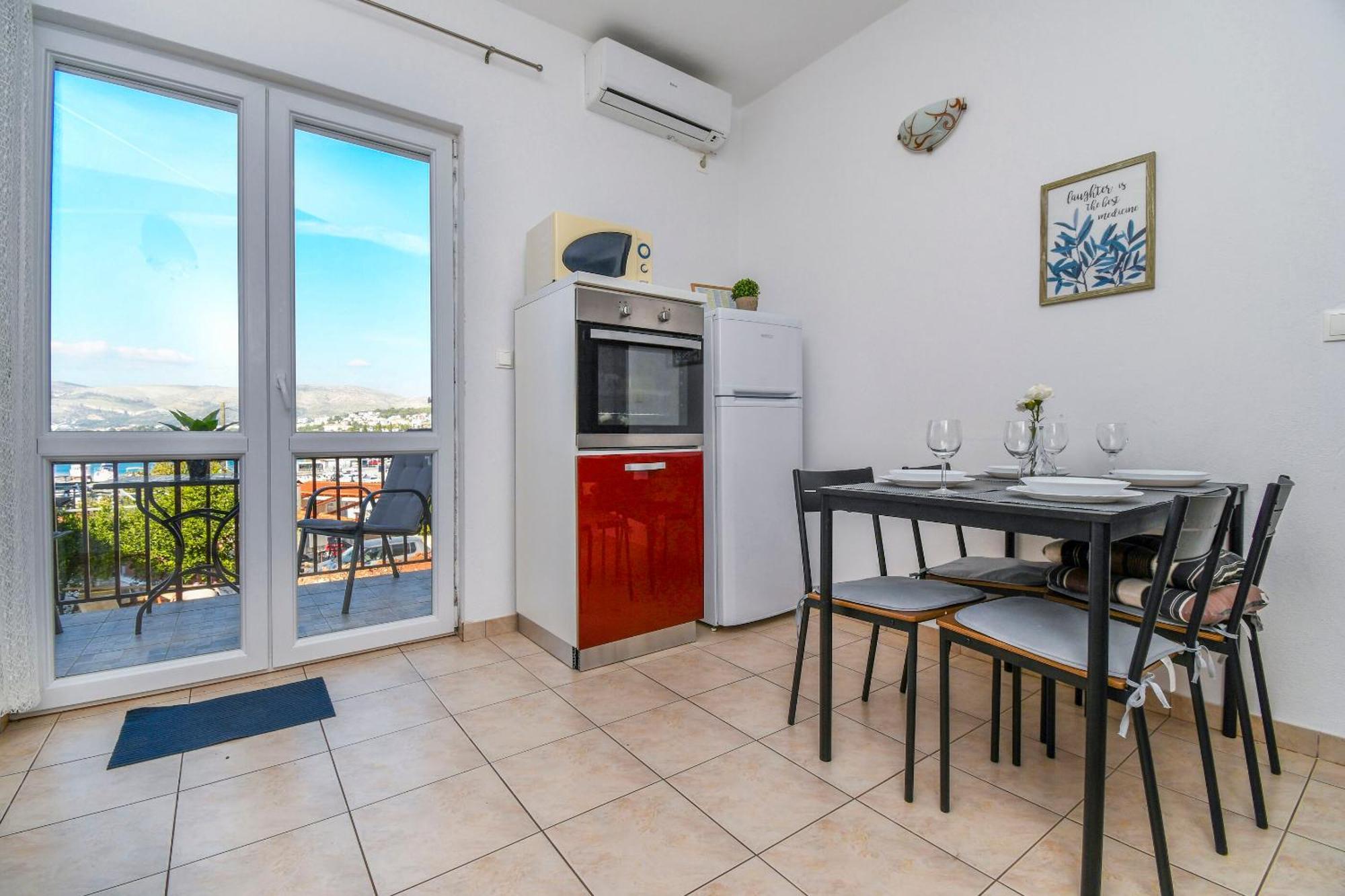 Apartment Mara Трогир Екстериор снимка