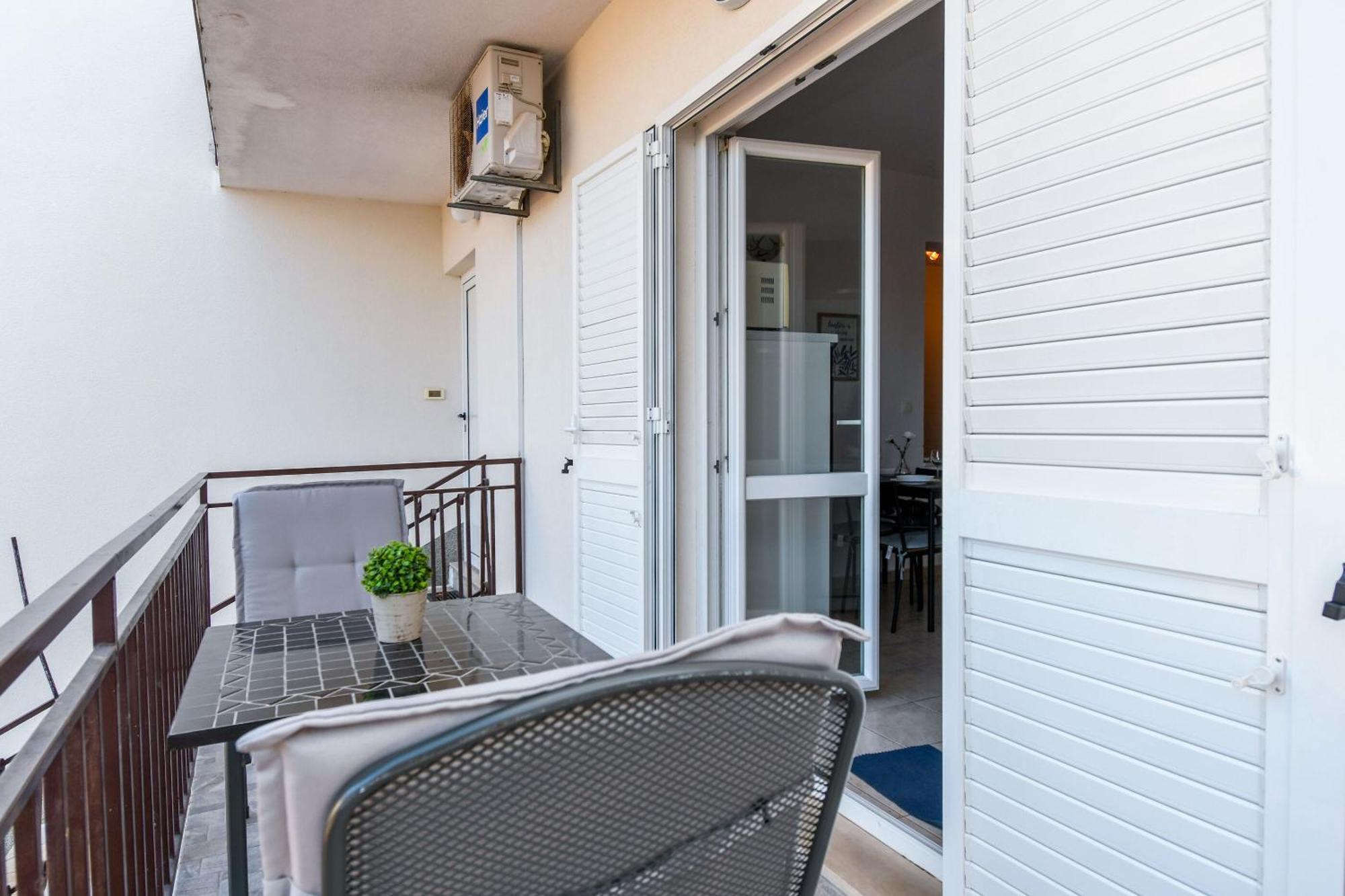 Apartment Mara Трогир Екстериор снимка