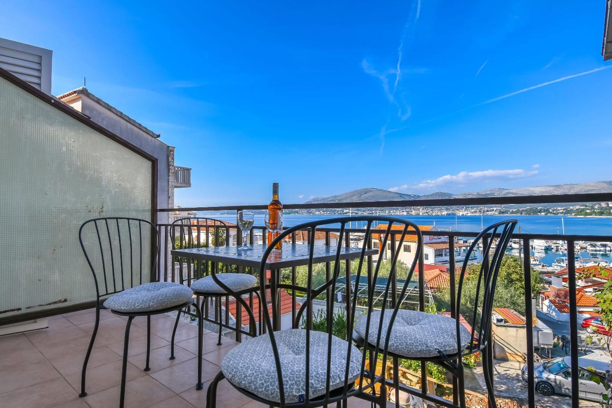 Apartment Mara Трогир Екстериор снимка