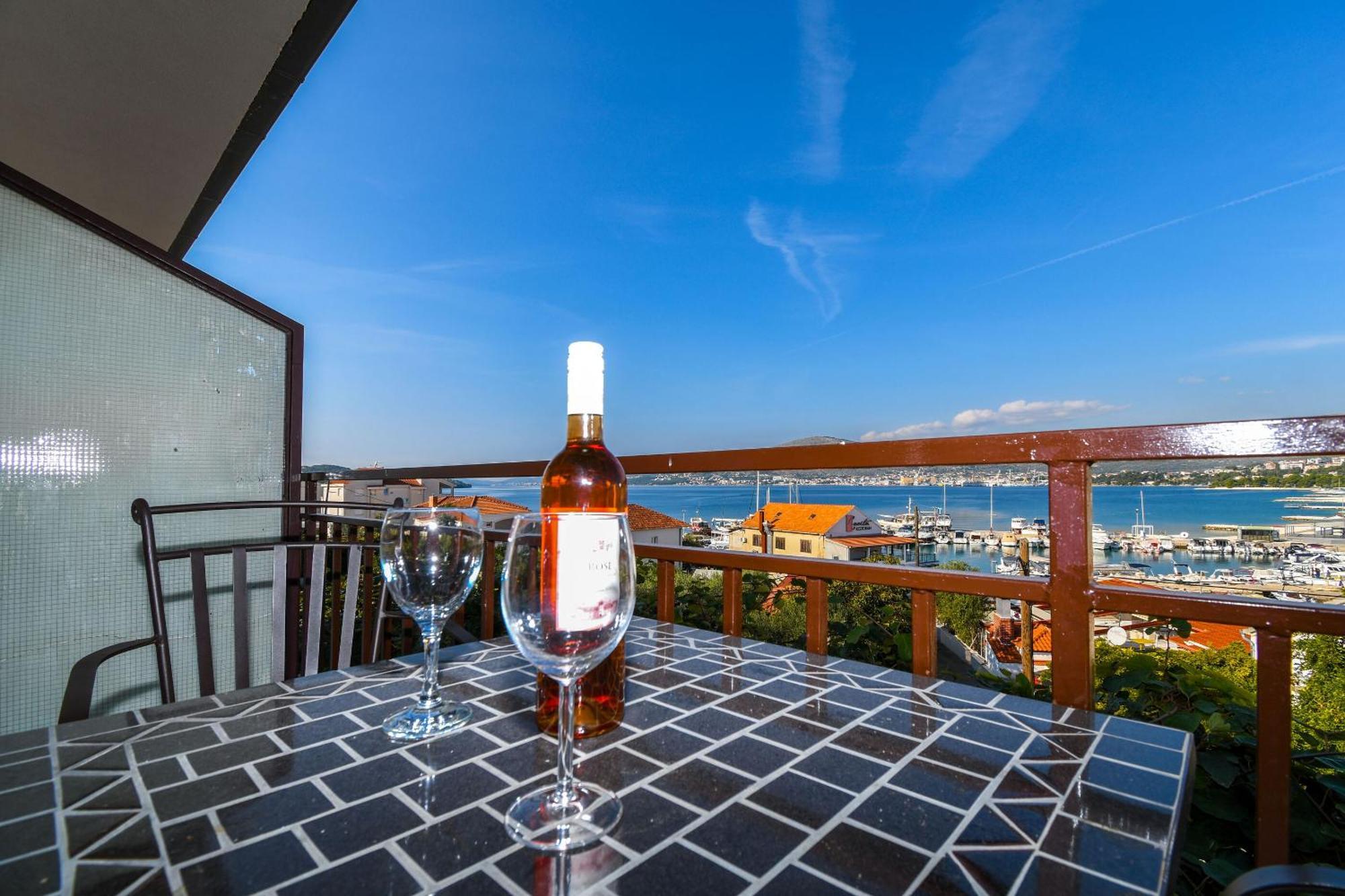 Apartment Mara Трогир Екстериор снимка