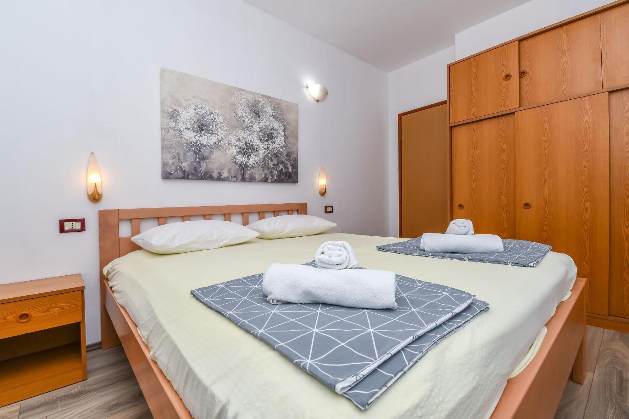 Apartment Mara Трогир Екстериор снимка
