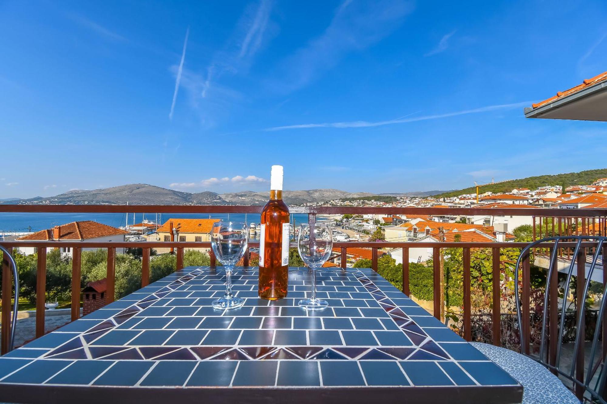 Apartment Mara Трогир Екстериор снимка