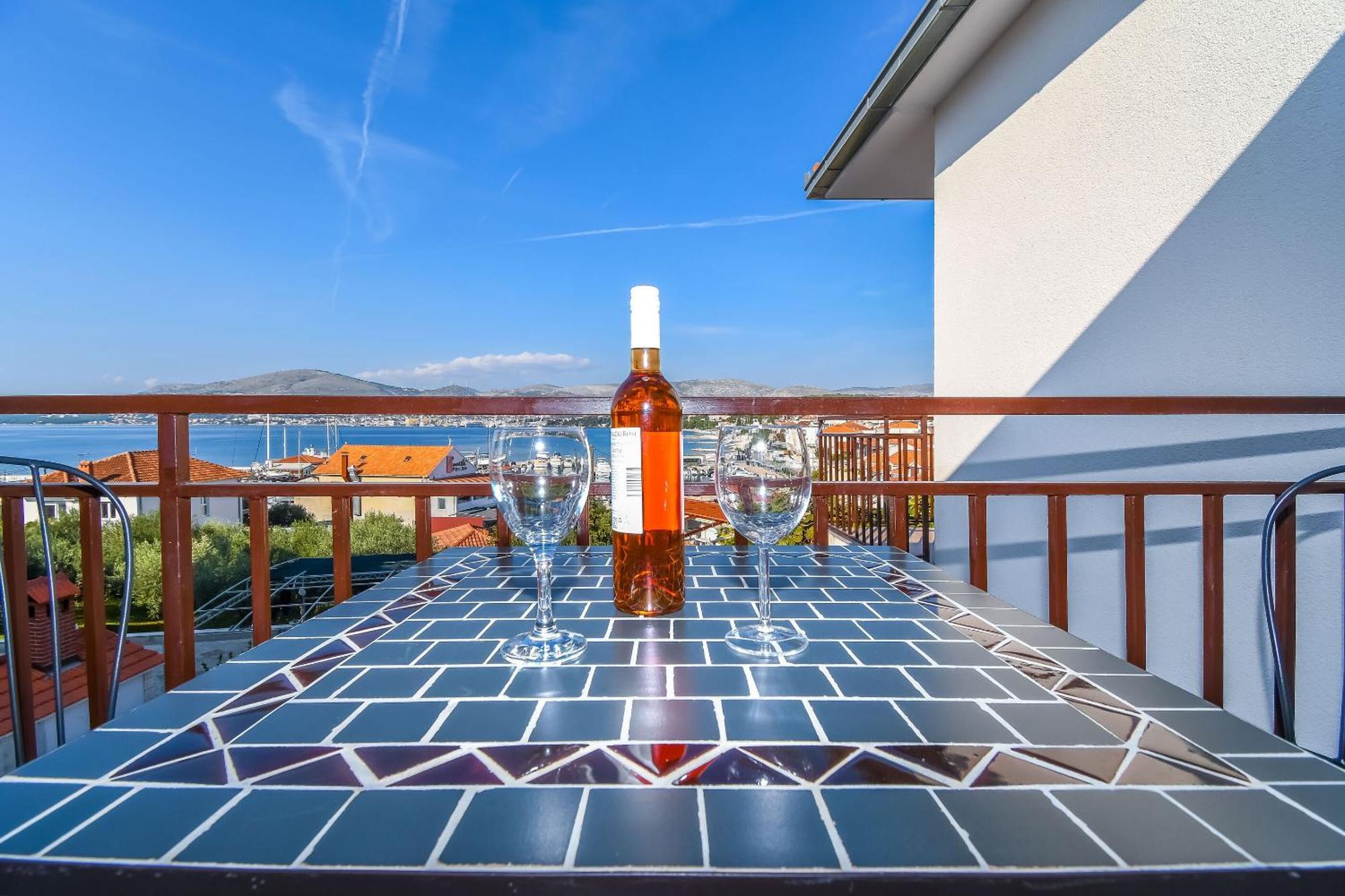 Apartment Mara Трогир Екстериор снимка