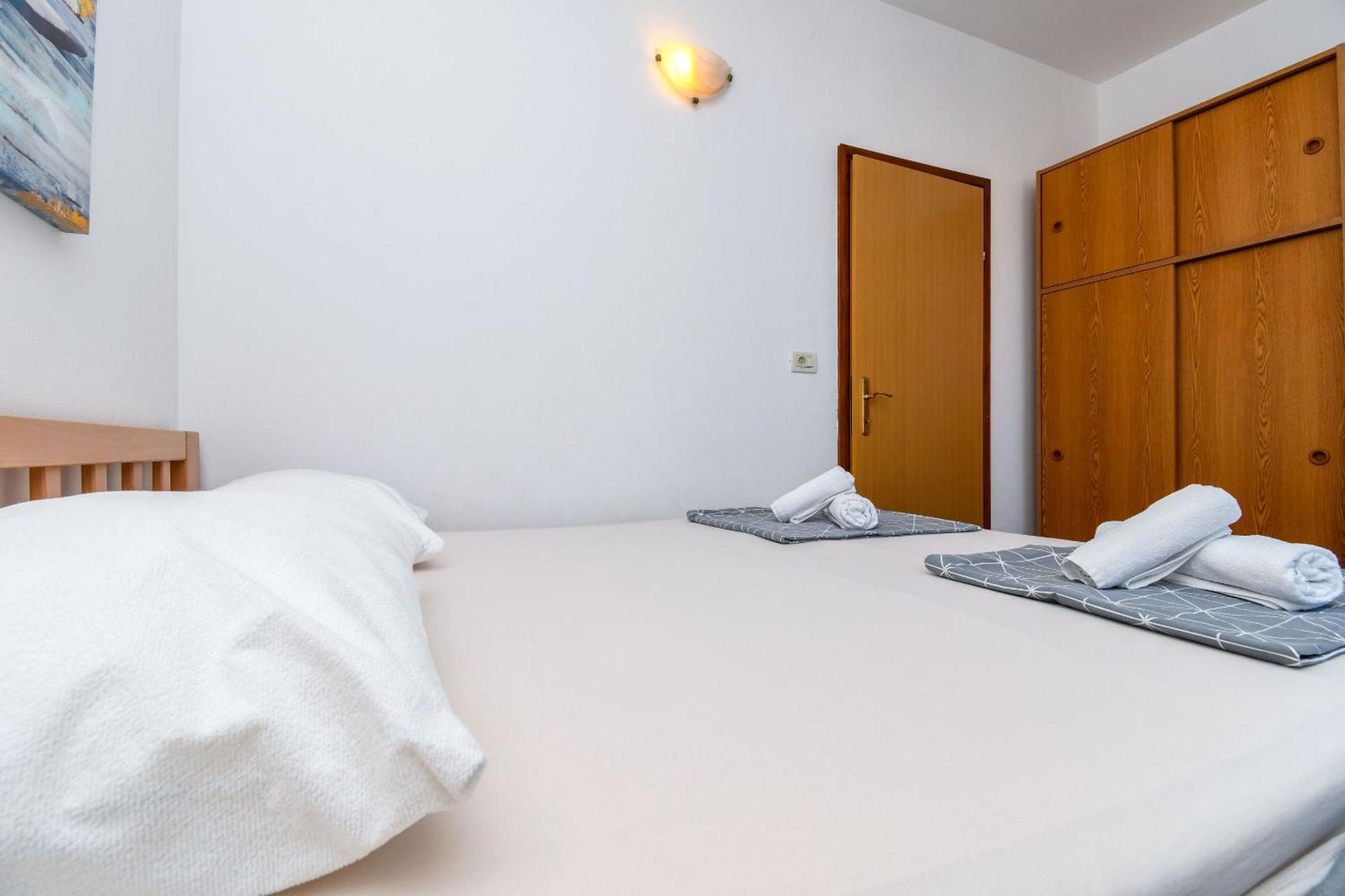 Apartment Mara Трогир Екстериор снимка
