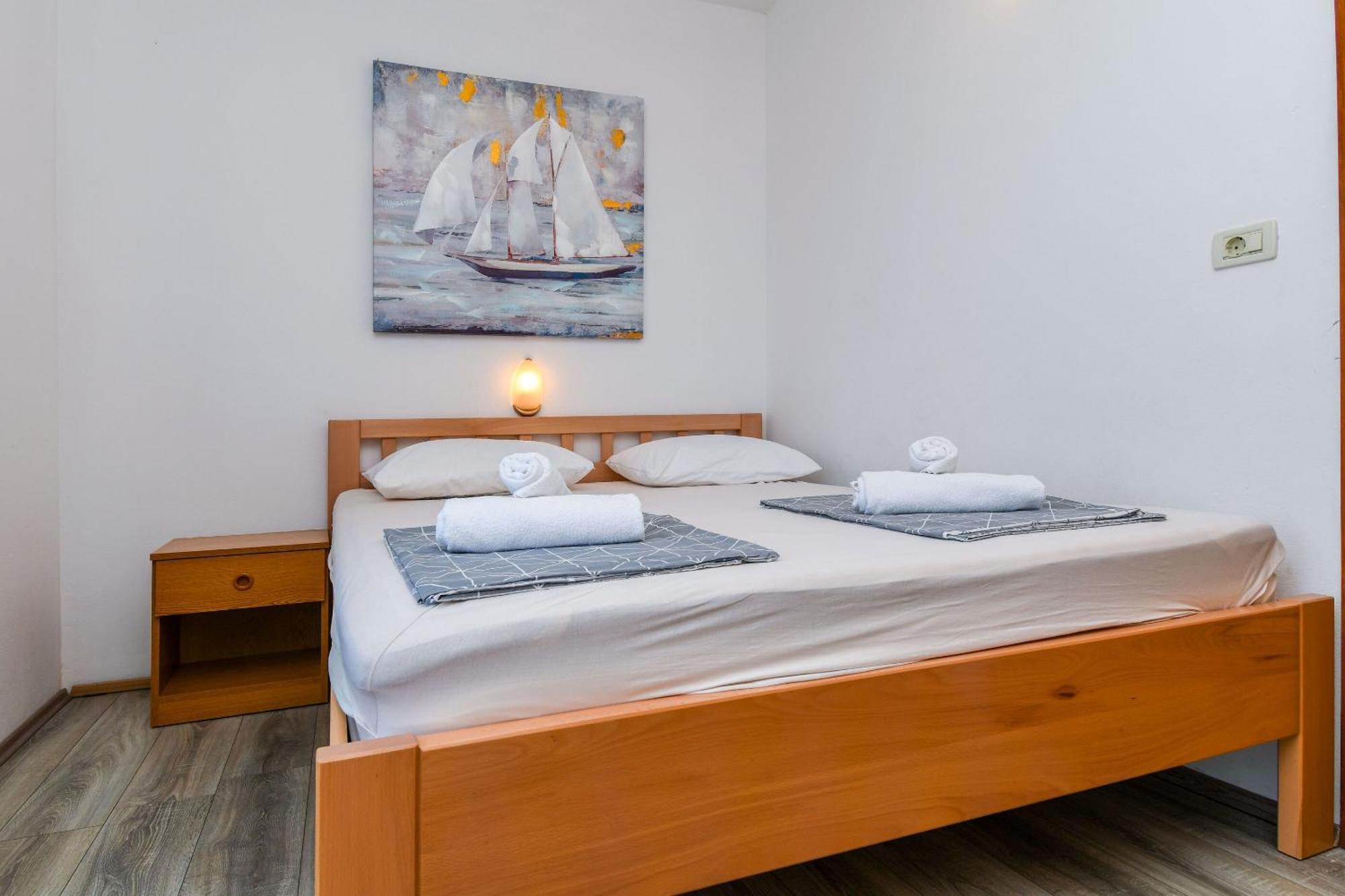 Apartment Mara Трогир Екстериор снимка