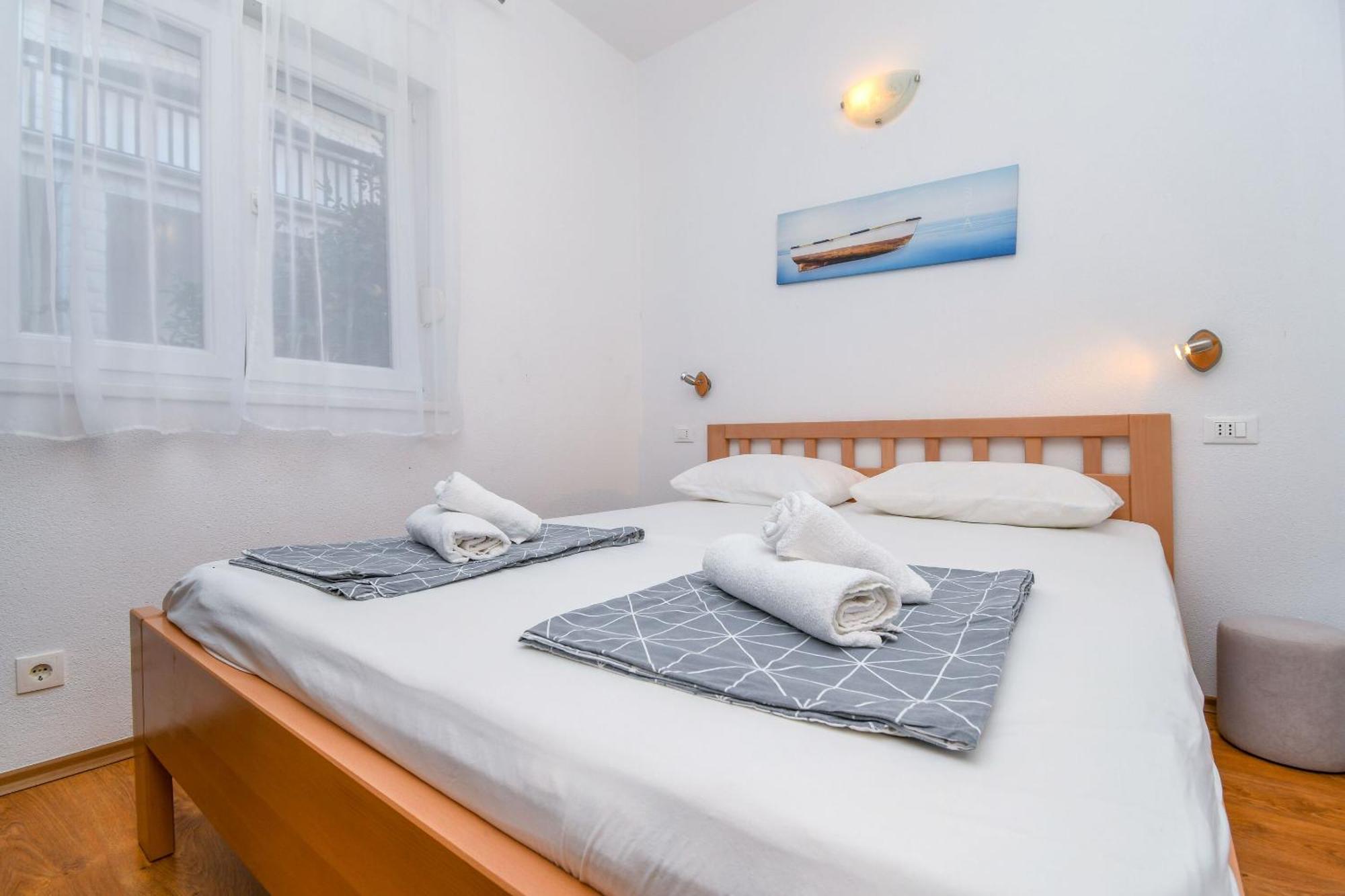 Apartment Mara Трогир Екстериор снимка
