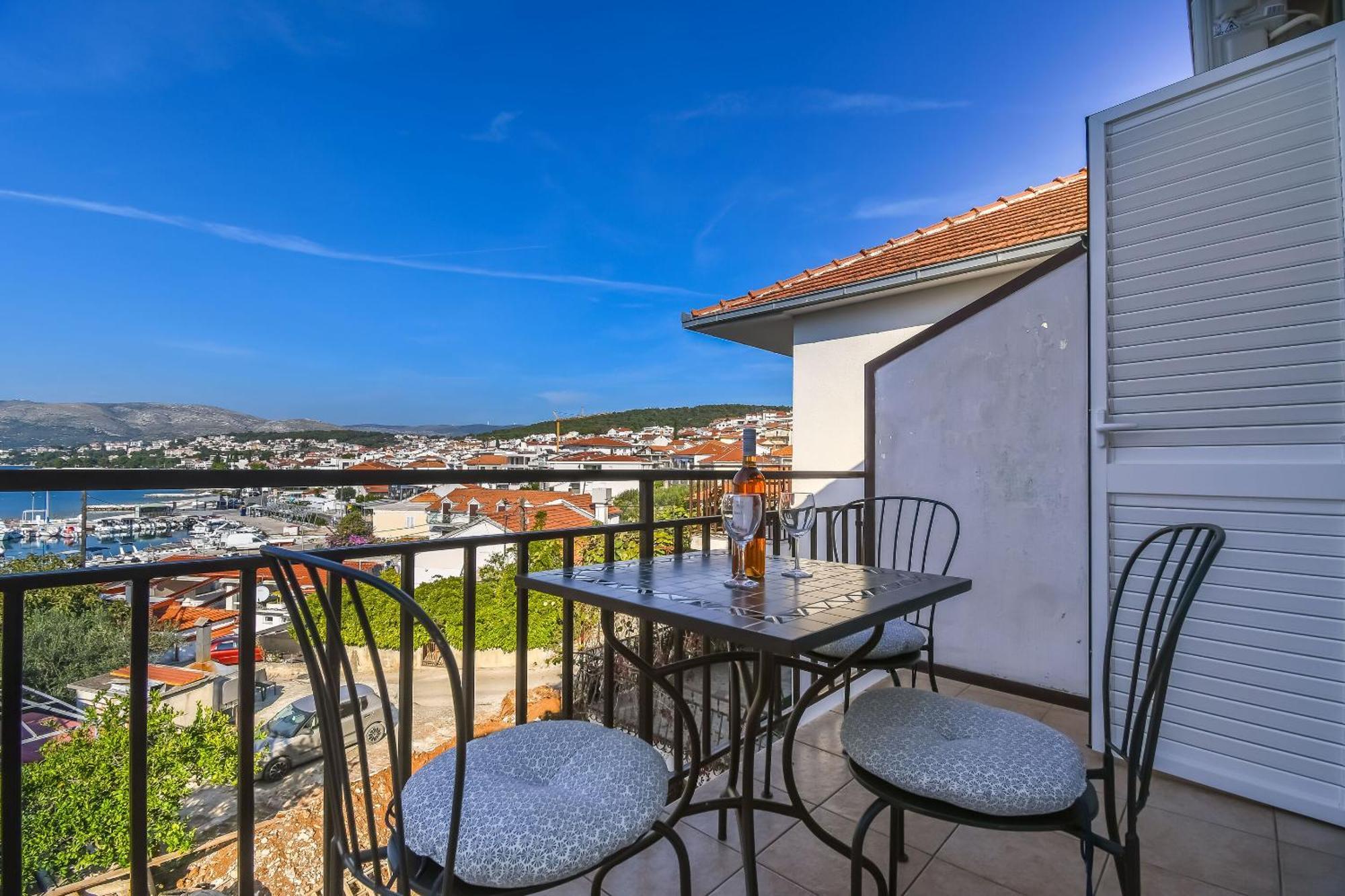 Apartment Mara Трогир Екстериор снимка
