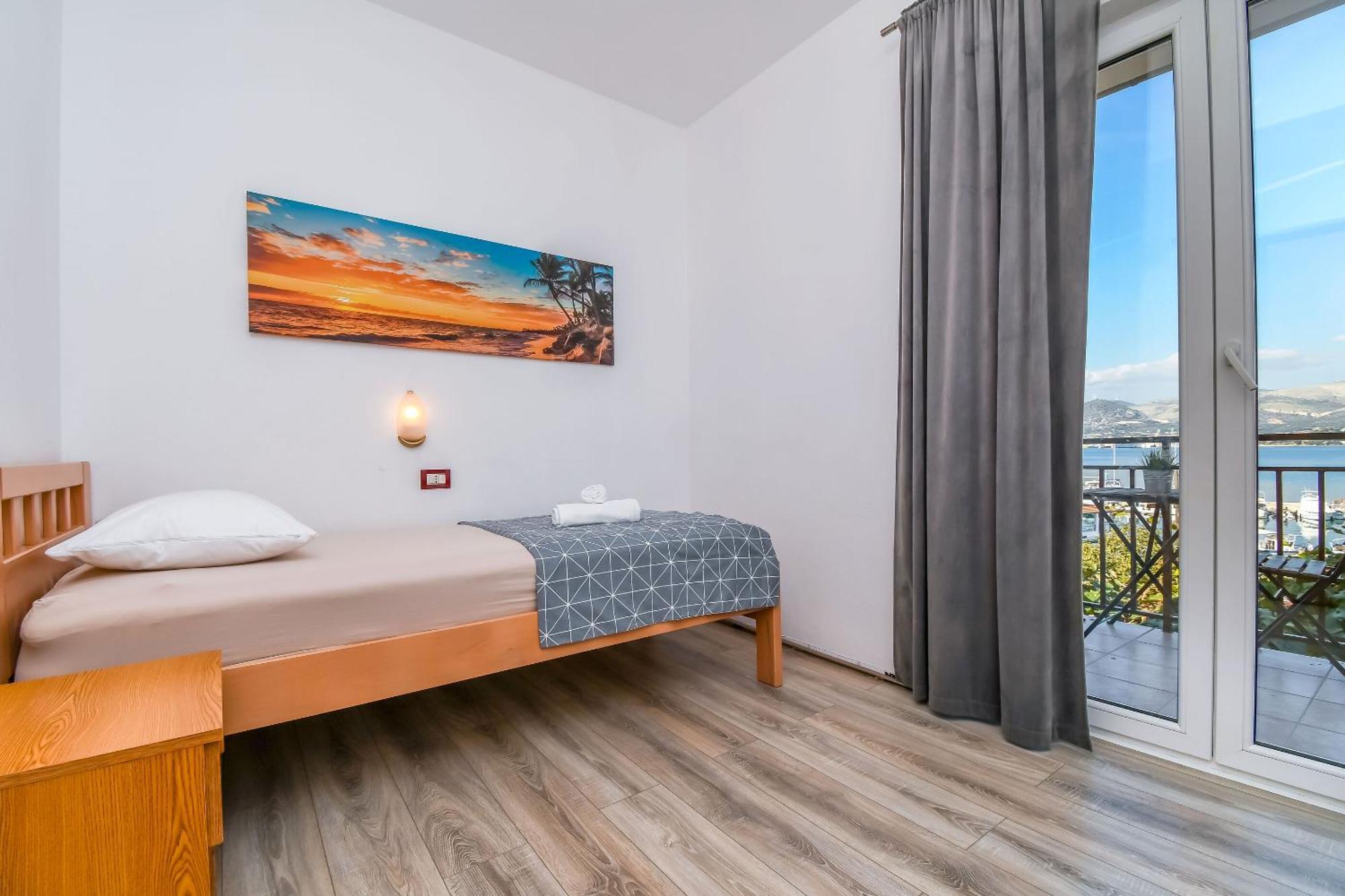 Apartment Mara Трогир Екстериор снимка