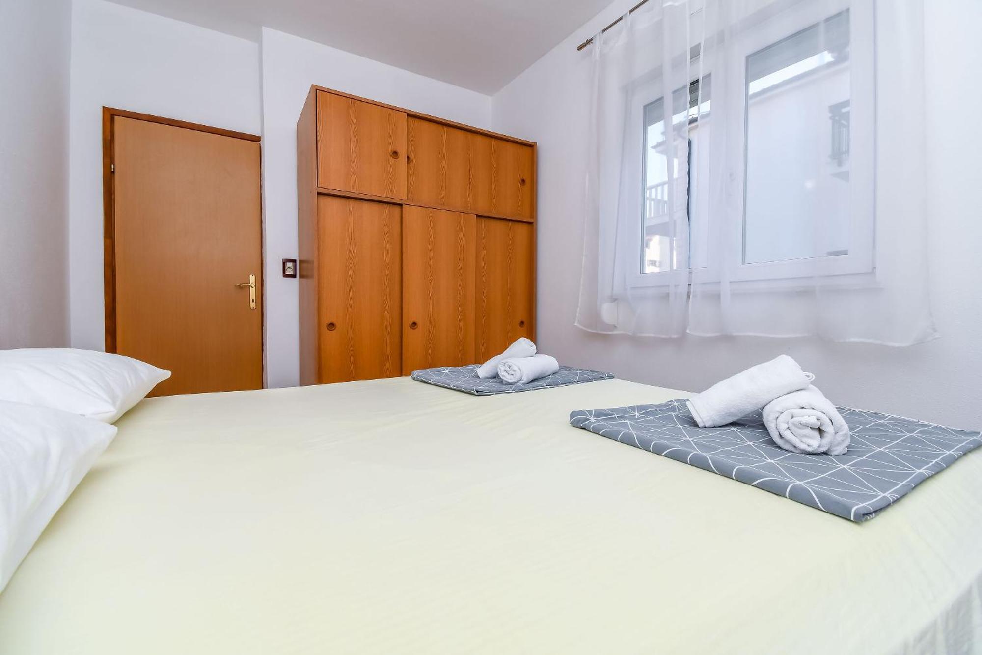 Apartment Mara Трогир Екстериор снимка